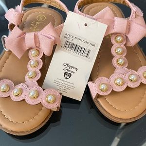 Cute brand new little sandals for kids a size 6